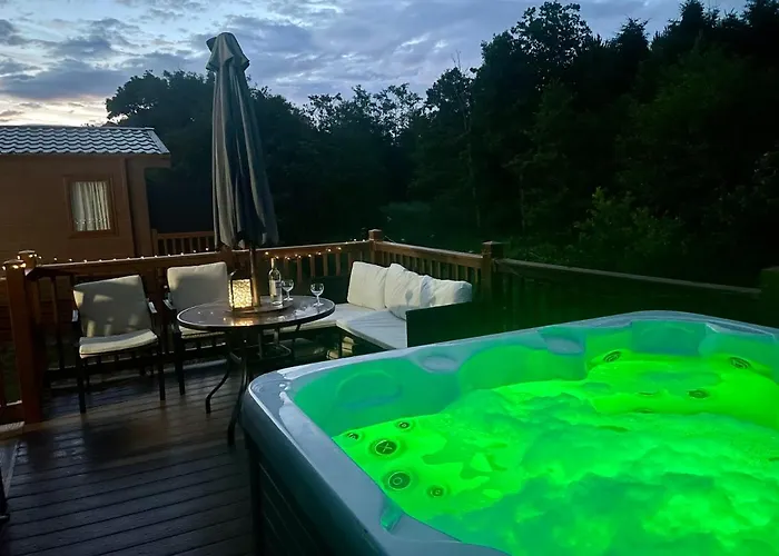 Carre Retreat With Private Hot Tub