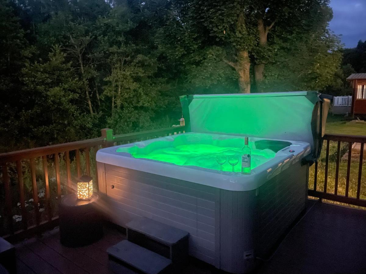 Holiday home Carre Retreat With Private Hot Tub *