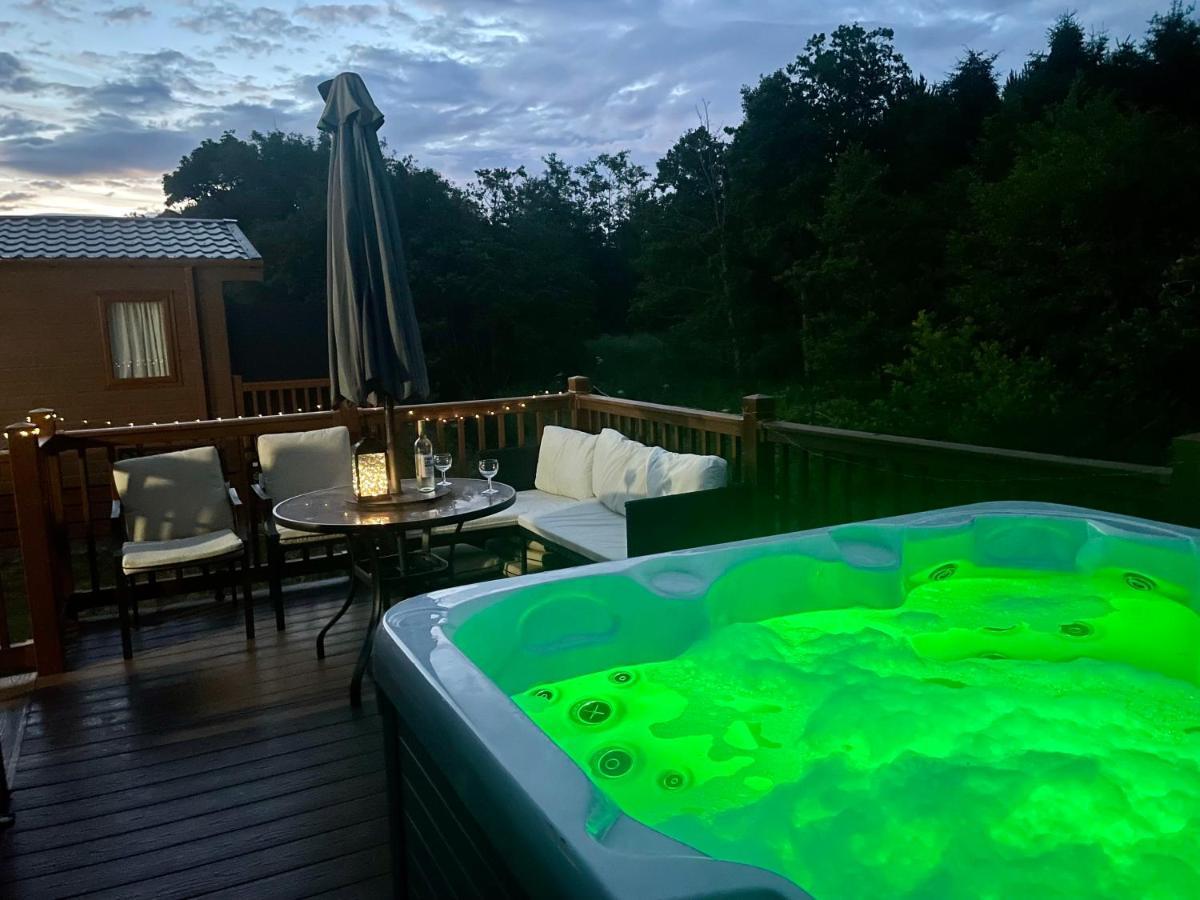 Carre Retreat With Private Hot Tub Holiday home